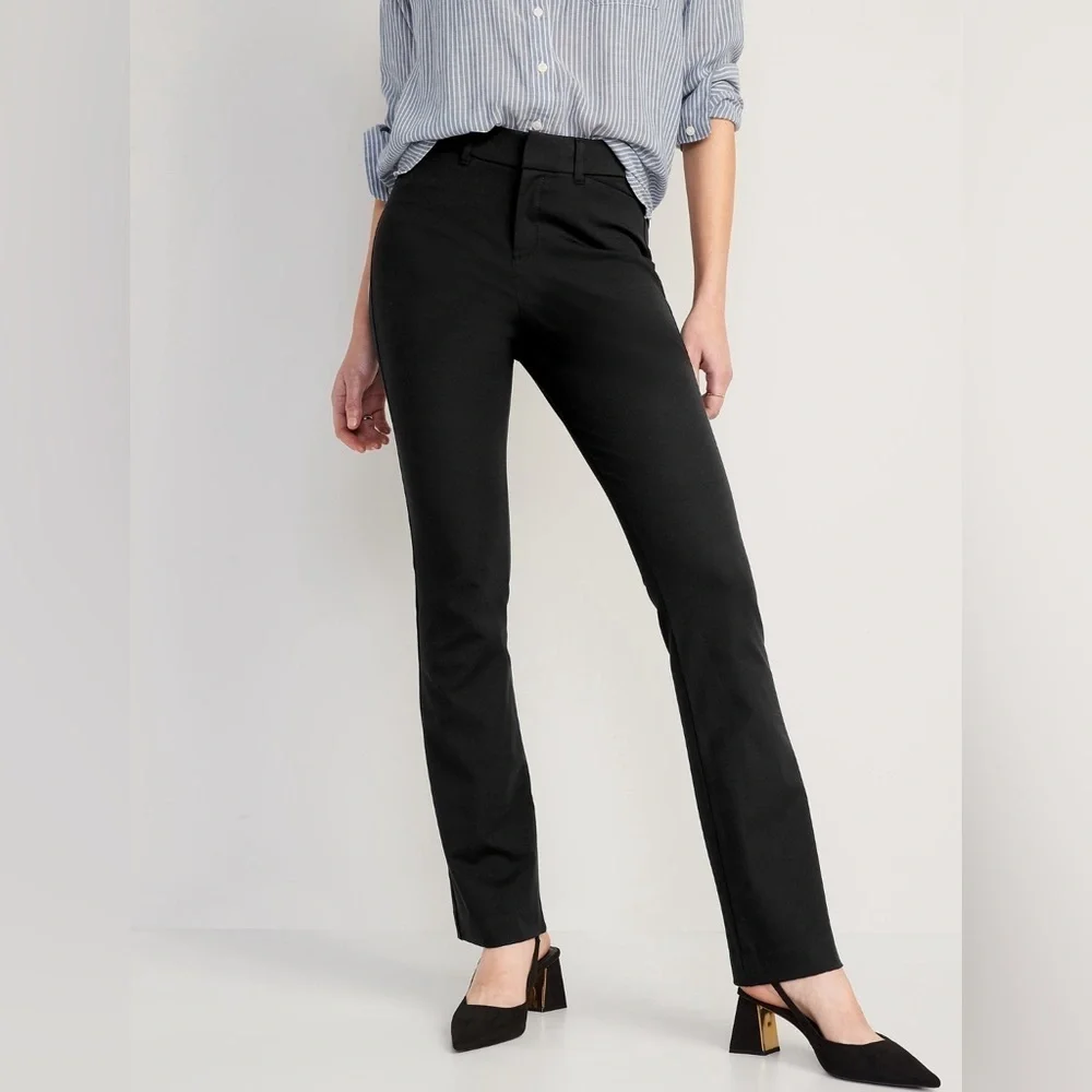 NWT! Black High-Waisted Pixie Flare Pants - Multiple Sizes💙